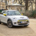 p90385418_highres_mini-cooper-se-czech