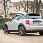 p90385421_highres_mini-cooper-se-czech