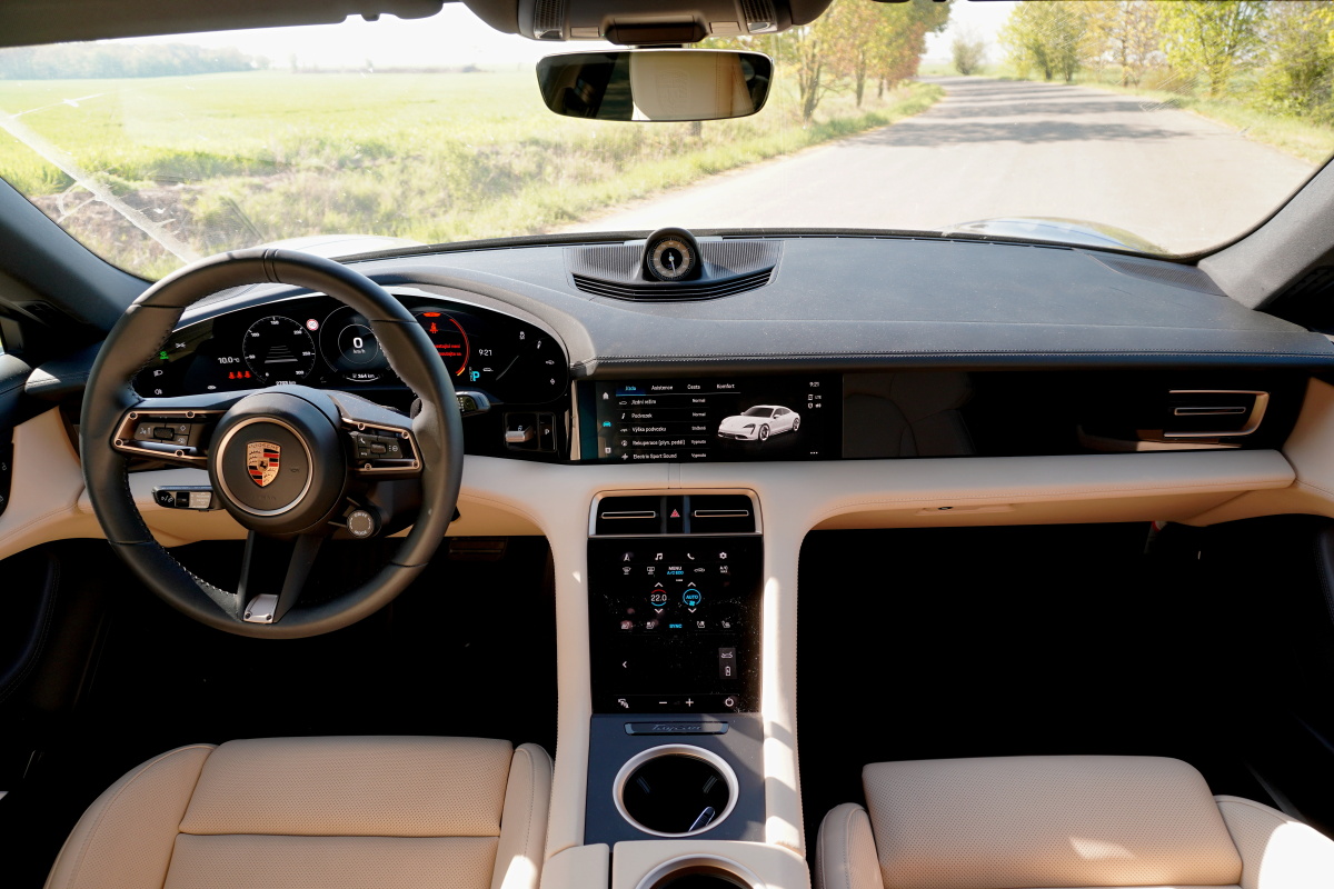 porsche-taycan-15