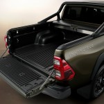 2020-toyota-hilux-invincible-facelift-13