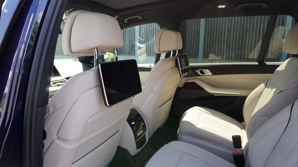 bmw-x7-14