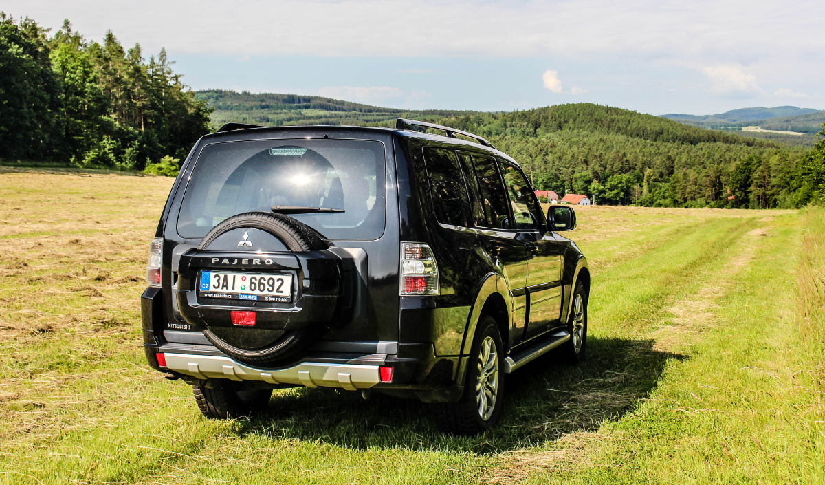 mitsubishi-pajero-8