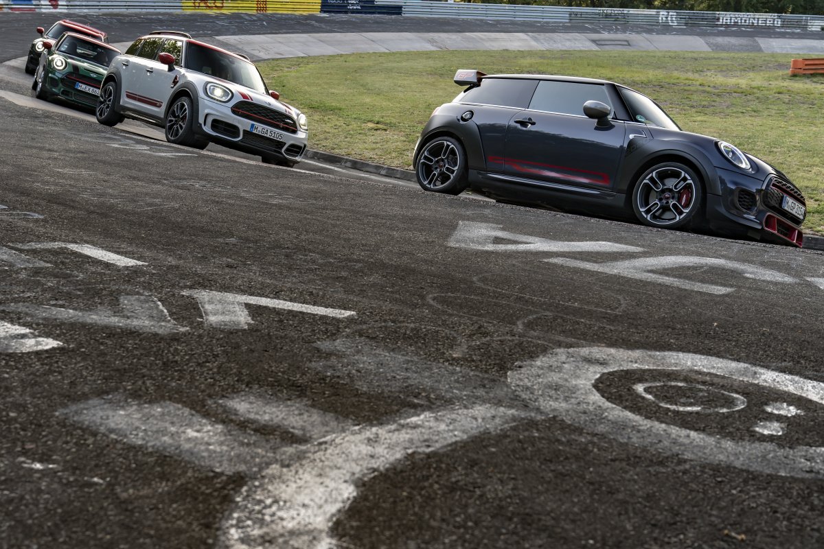 2020-mini-john-cooper-works-countryman-4-1