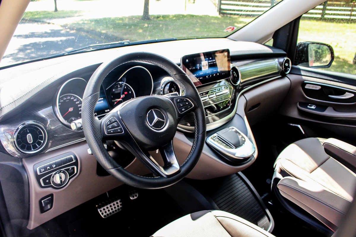 mercedes-benz-v-class-2020-16