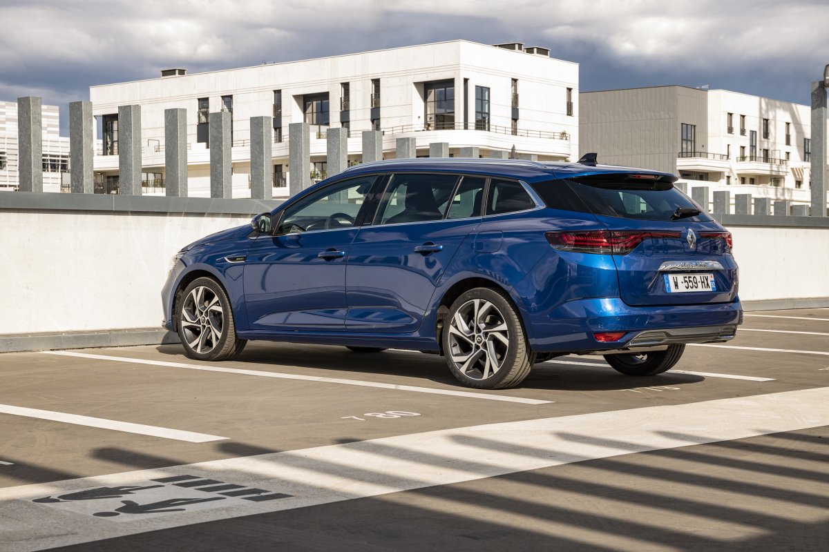 2020-facelift-renault_megane_e-tech_plug-in_hybrid-3