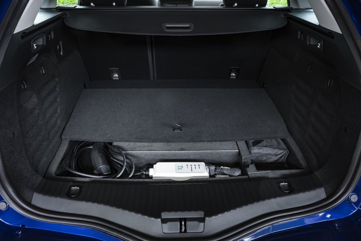 2020-facelift-renault_megane_e-tech_plug-in_hybrid-7