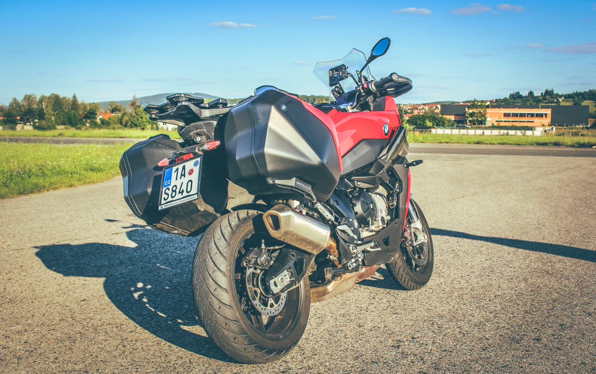 bmw-s-1000-xr-17