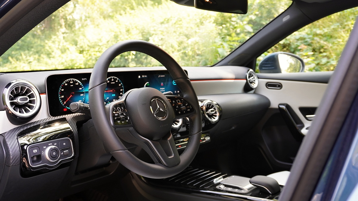 mercedes-benz-a250e-42
