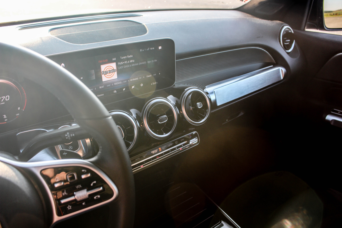 mercedes-benz-glb-18