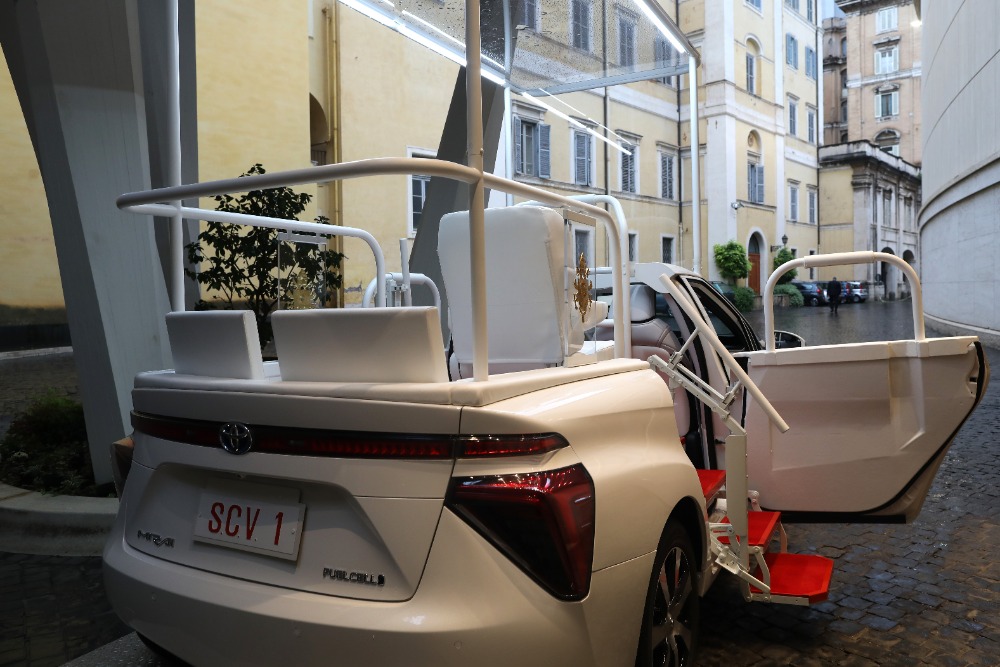 a-hydrogen-popemobile-for-his-holiness-pope-francis-14