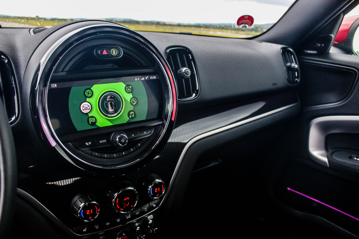 mini-countryman-jcw-21
