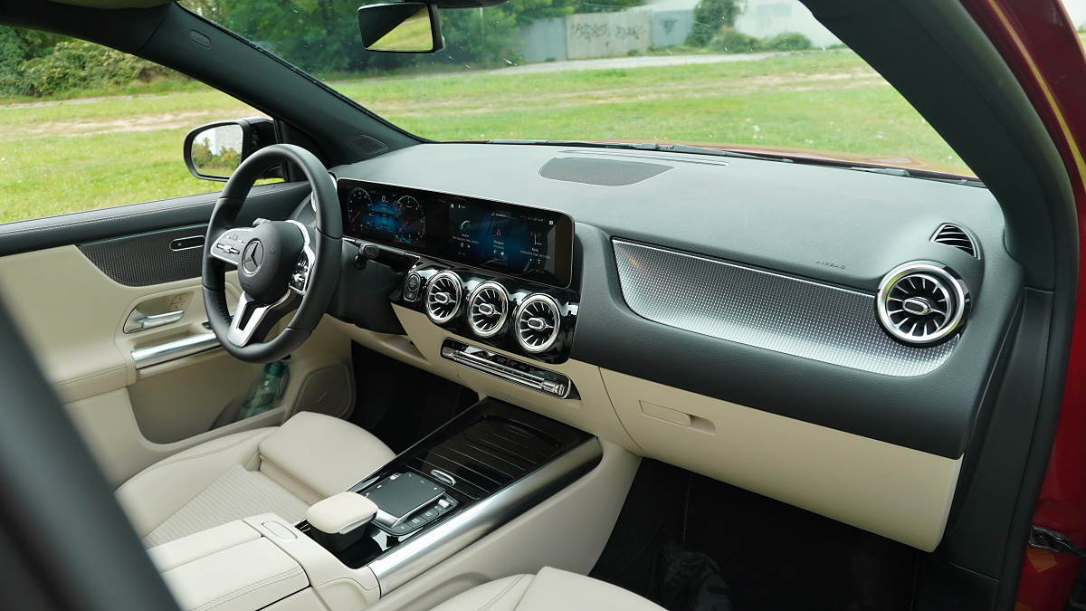 mercedes-benz-gla-2020-21