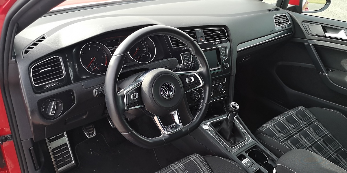 volkswagen-golf-vii-gtd-17