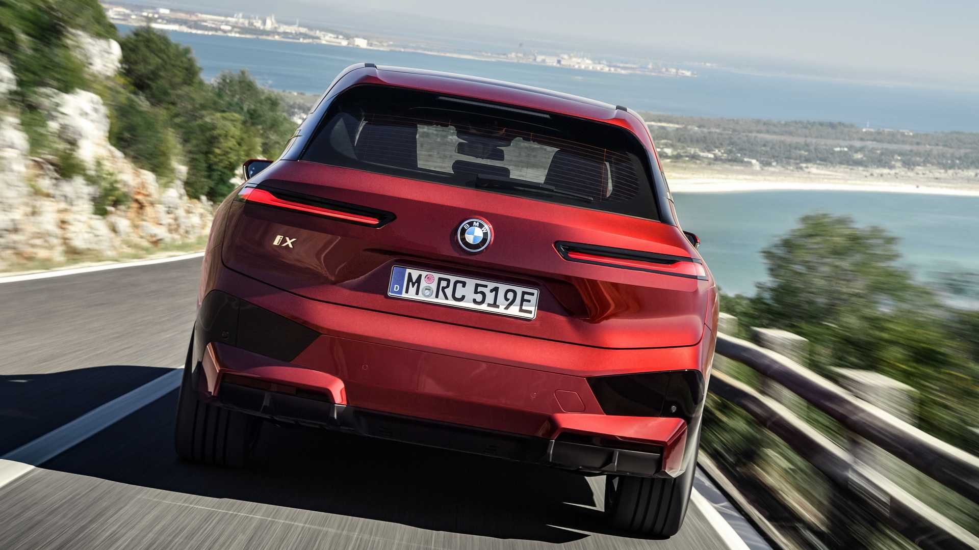 2021-elektromobil-bmw_ix-3