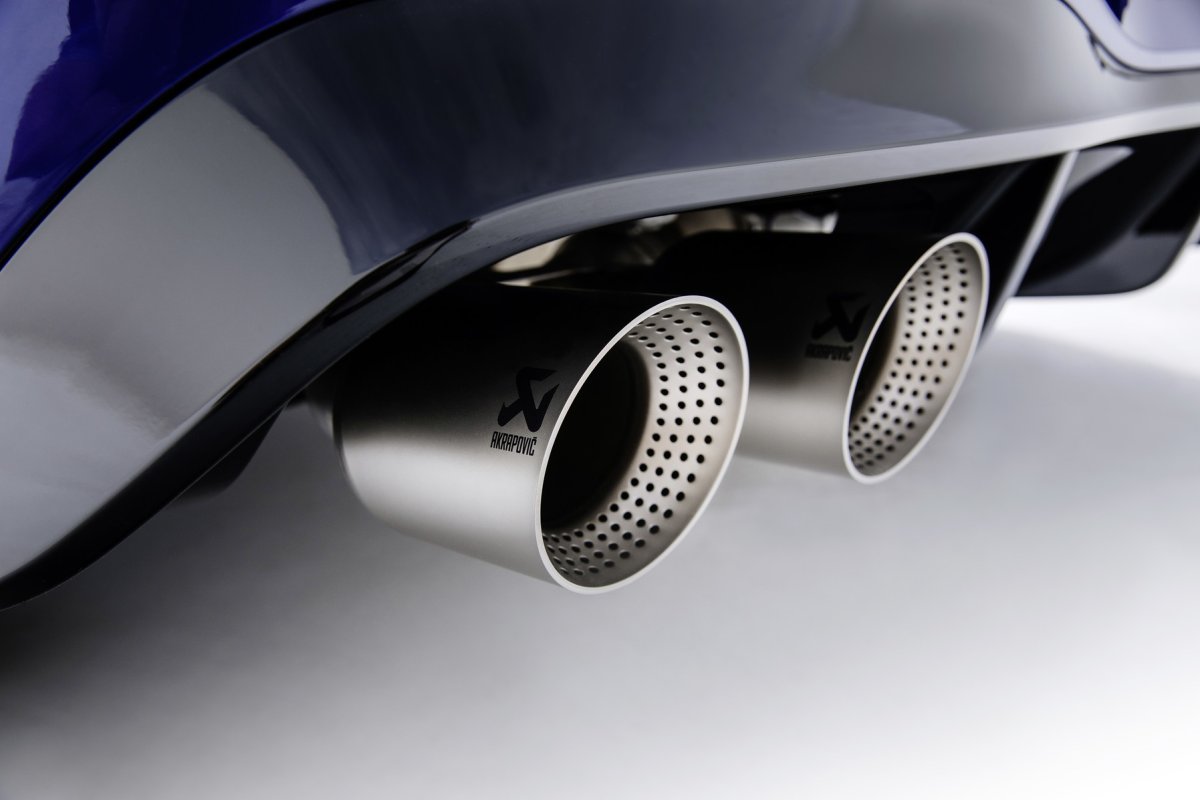 2021-volkswagen_golf_r-4