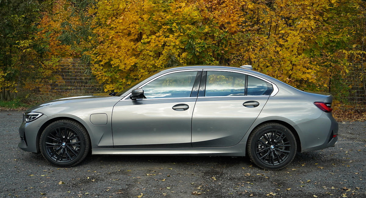 bmw-330e-g20-14