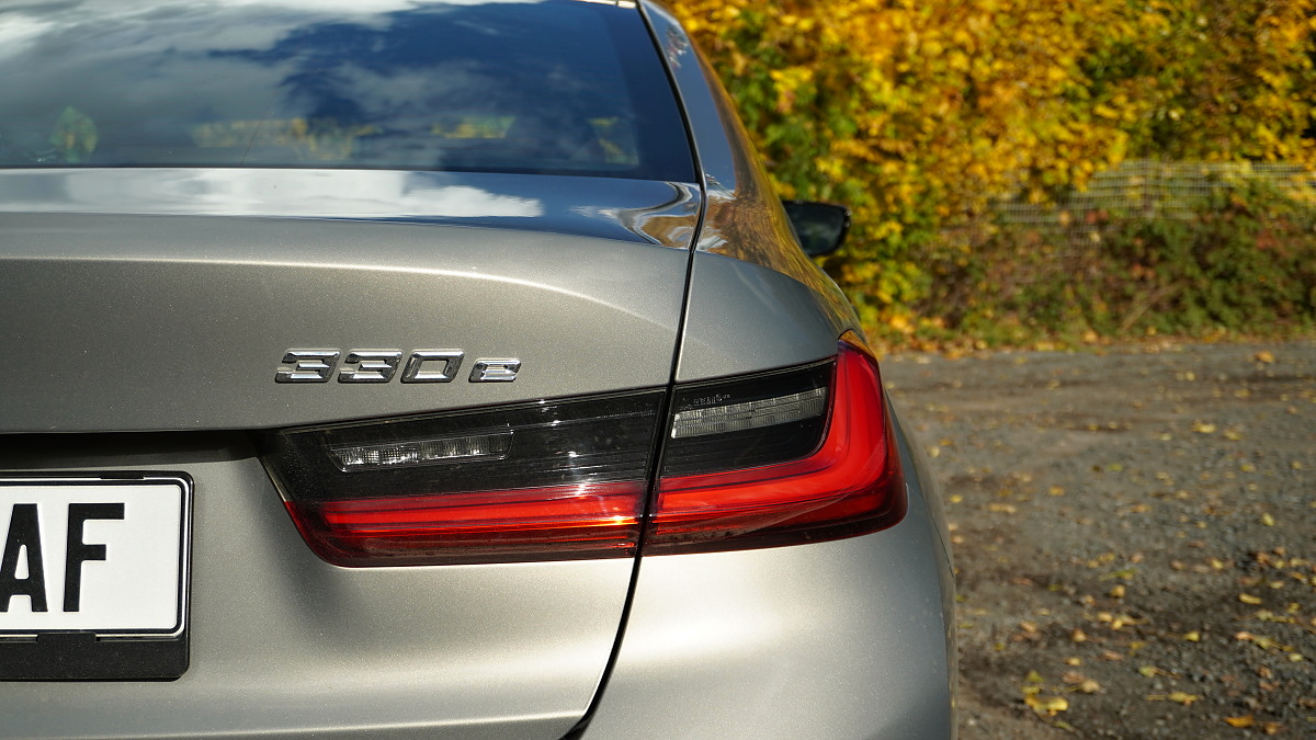 bmw-330e-g20-17