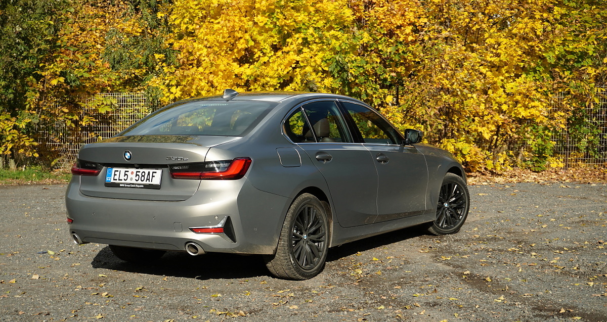 bmw-330e-g20-18