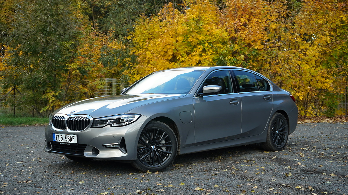 bmw-330e-g20-3
