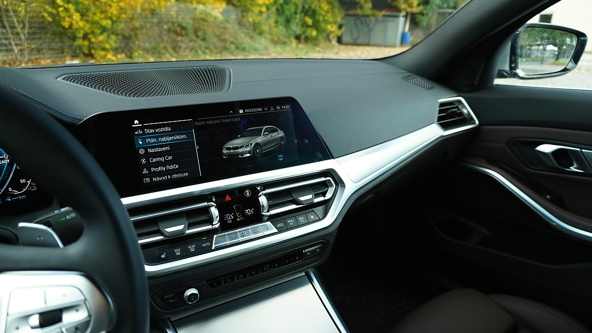 bmw-330e-g20-34