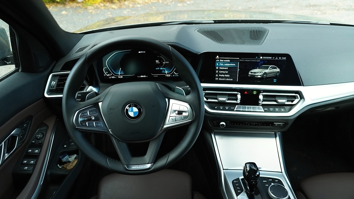 bmw-330e-g20-37