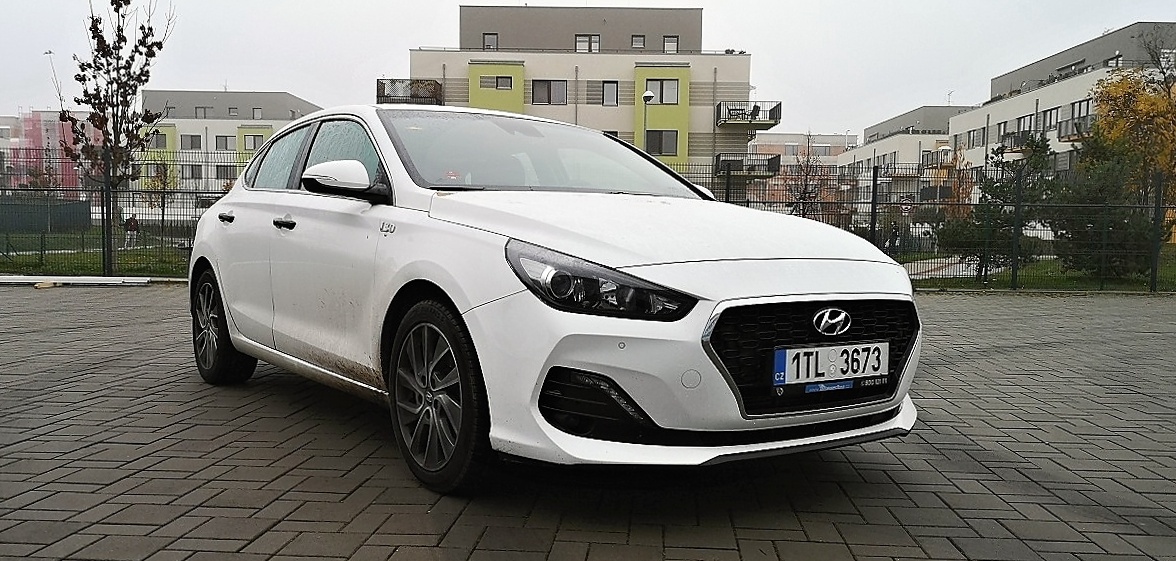 hyundai-i30-fastback-17