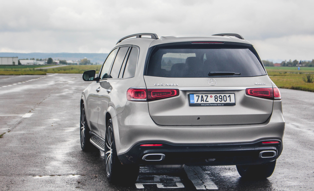 mercedes-benz-gls-2020-15