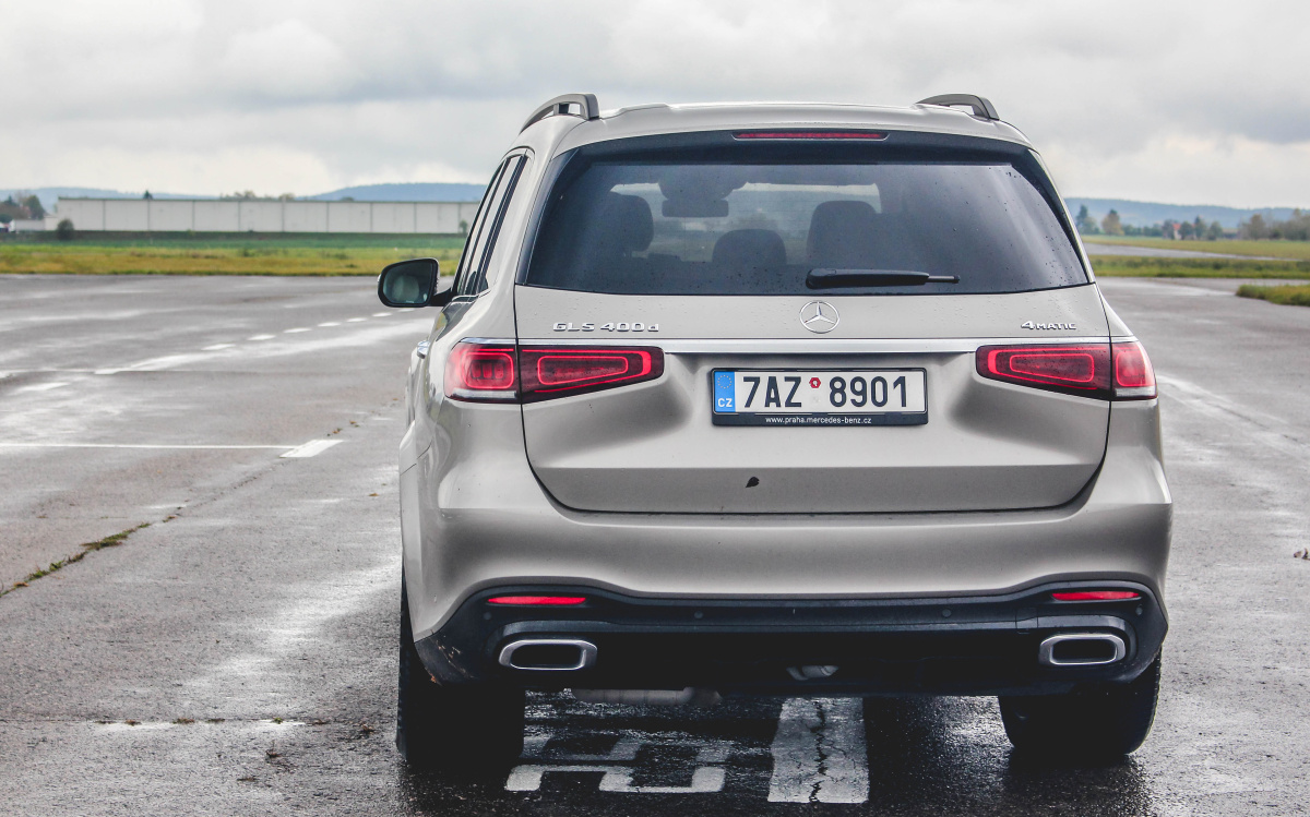 mercedes-benz-gls-2020-16