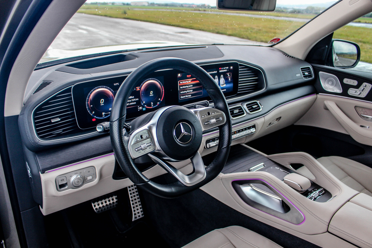mercedes-benz-gls-2020-20