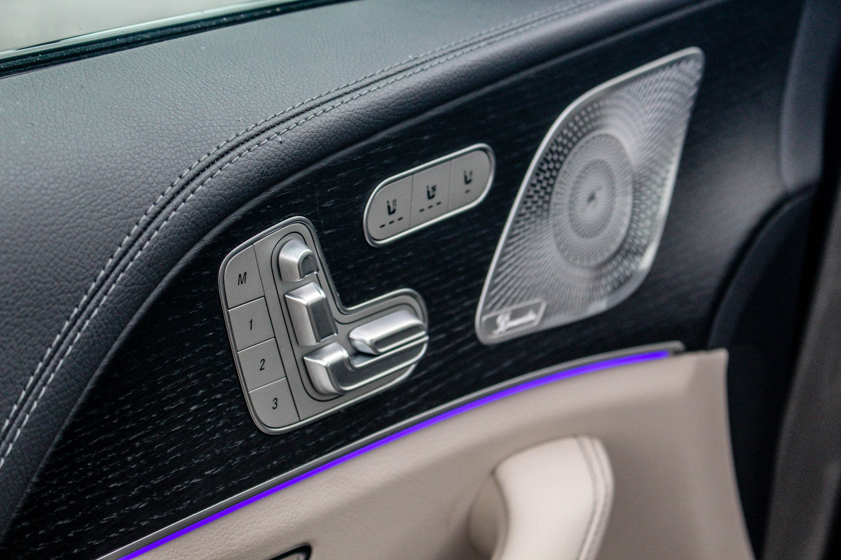 mercedes-benz-gls-2020-23