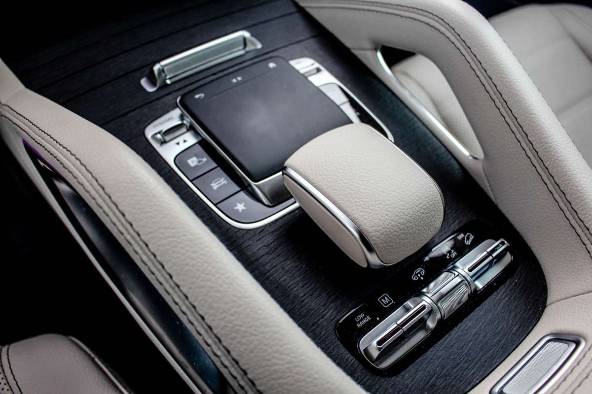 mercedes-benz-gls-2020-25
