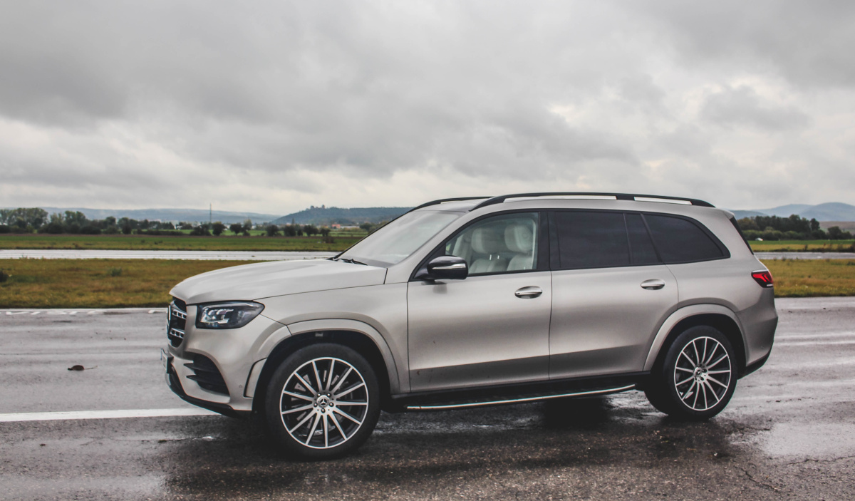 mercedes-benz-gls-2020-4