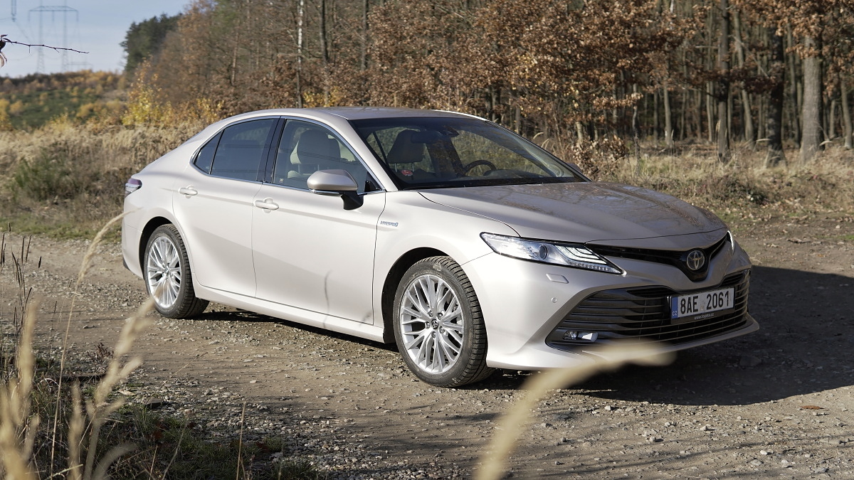 toyota-camry-2020-19