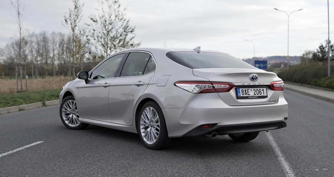 toyota-camry-2020-32
