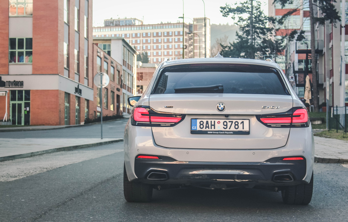 bmw-5-touring-2021-lci-10