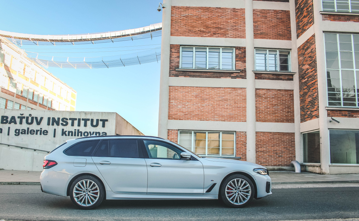 bmw-5-touring-2021-lci-13