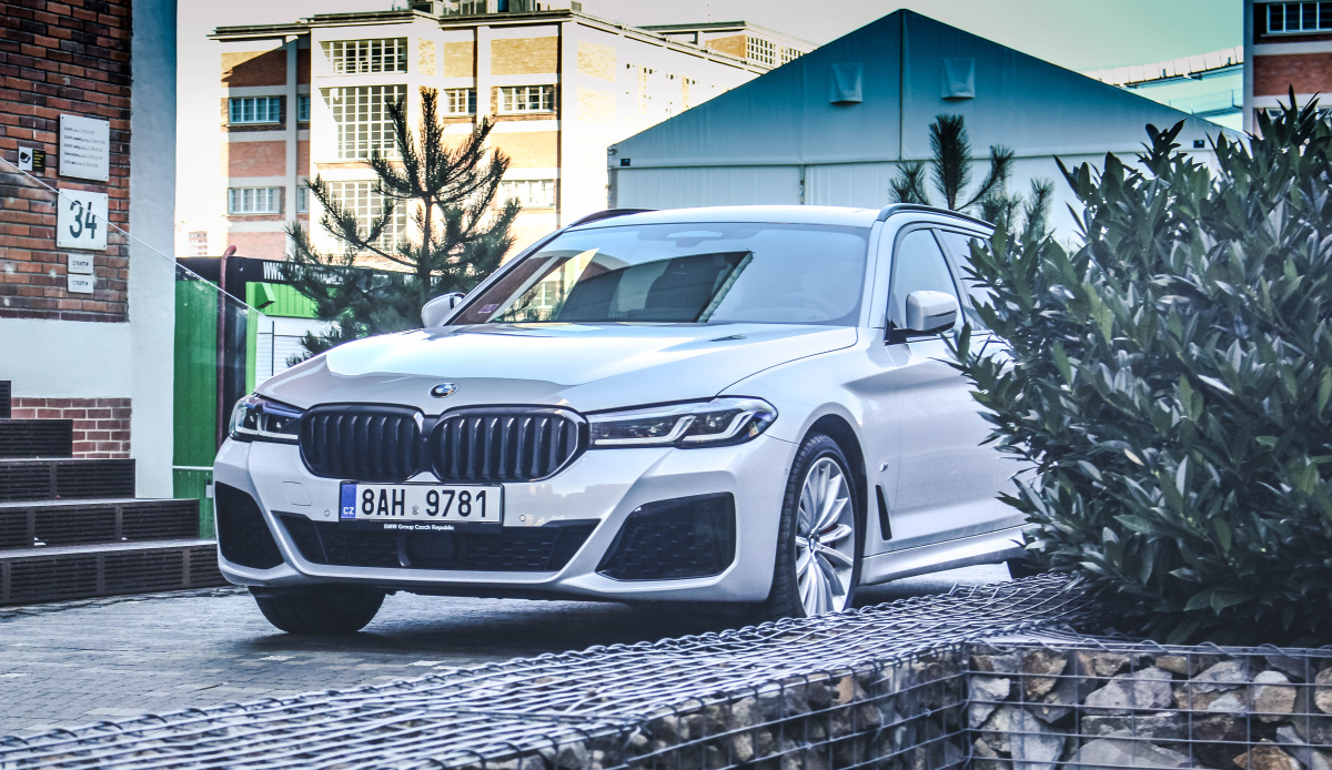 bmw-5-touring-2021-lci-16