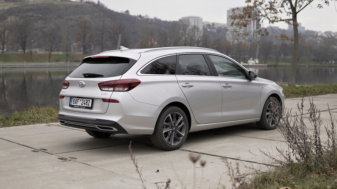 hyundai-i30-kombi-2021-30