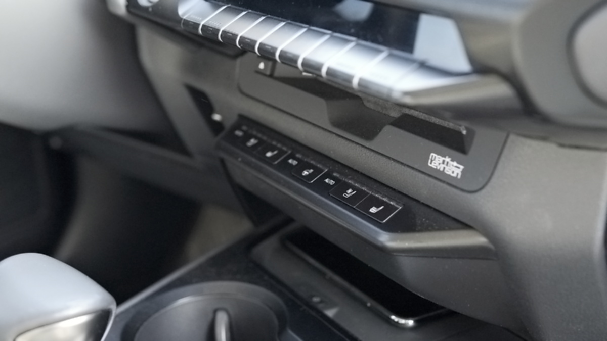 lexus-ux250h-15
