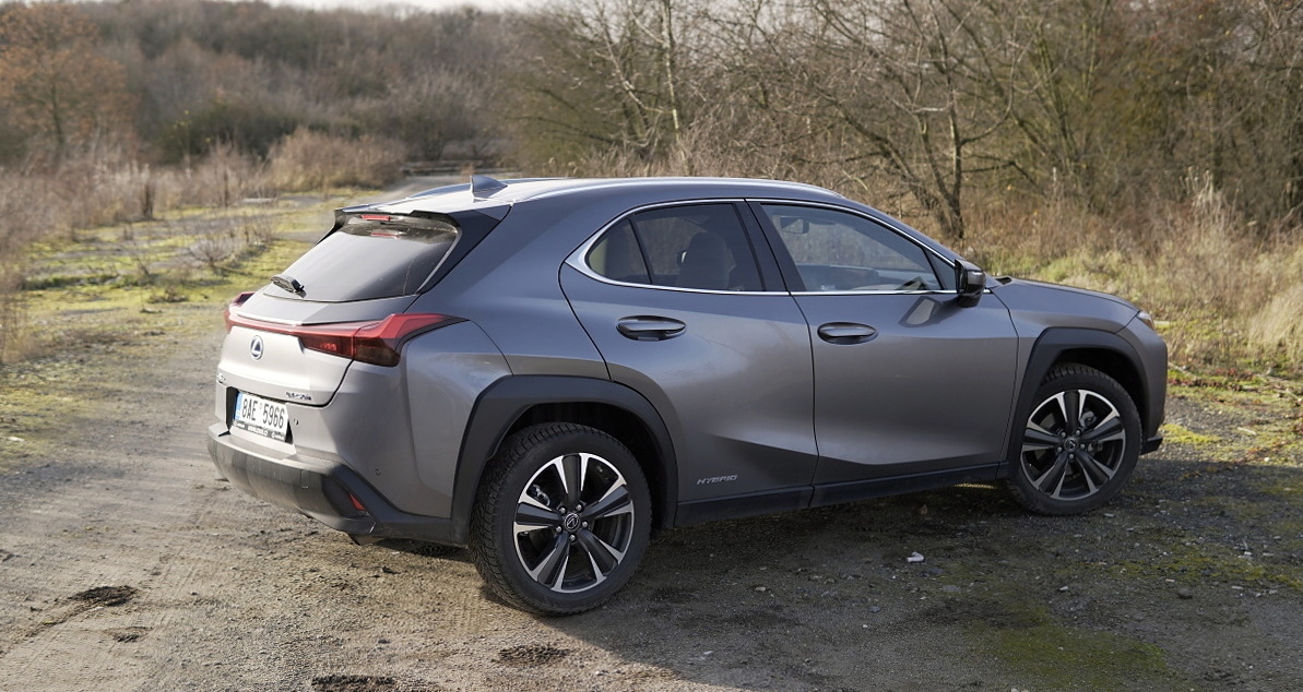 lexus-ux250h-24