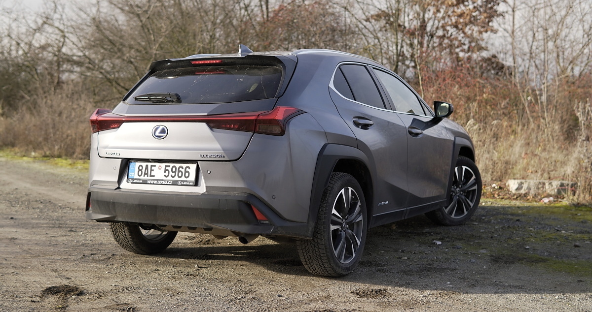 lexus-ux250h-25