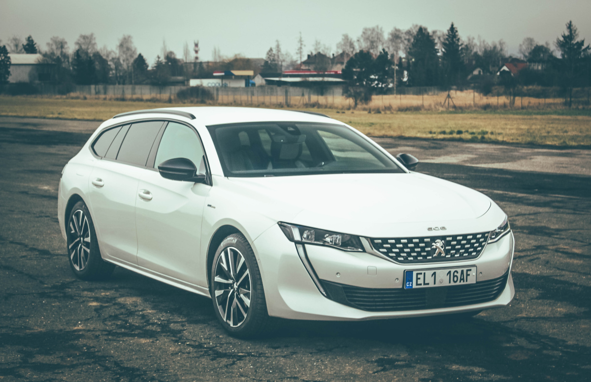 peugeot-508-sw-hybrid-12