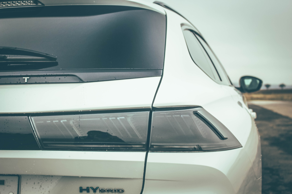 peugeot-508-sw-hybrid-24