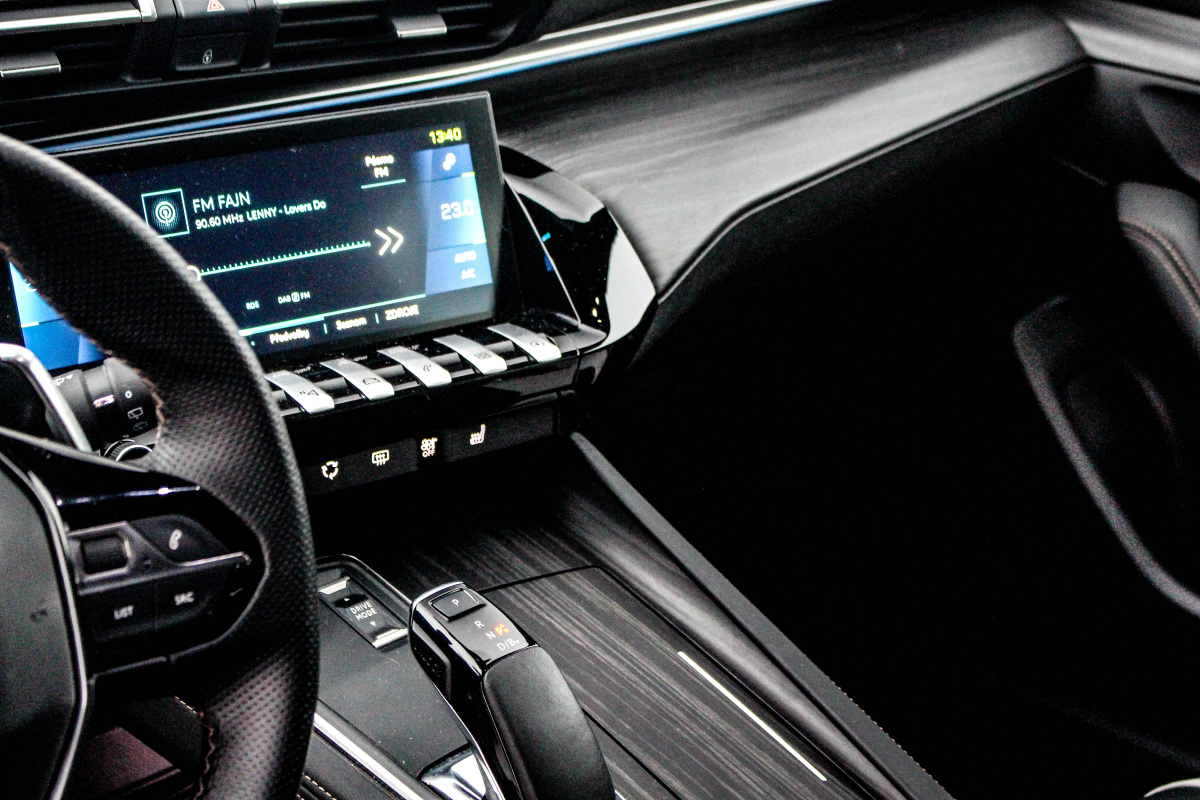 peugeot-508-sw-hybrid-7
