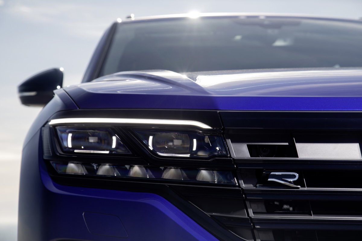 2020-volkswagen-touareg-r-plug-in-hybrid-8