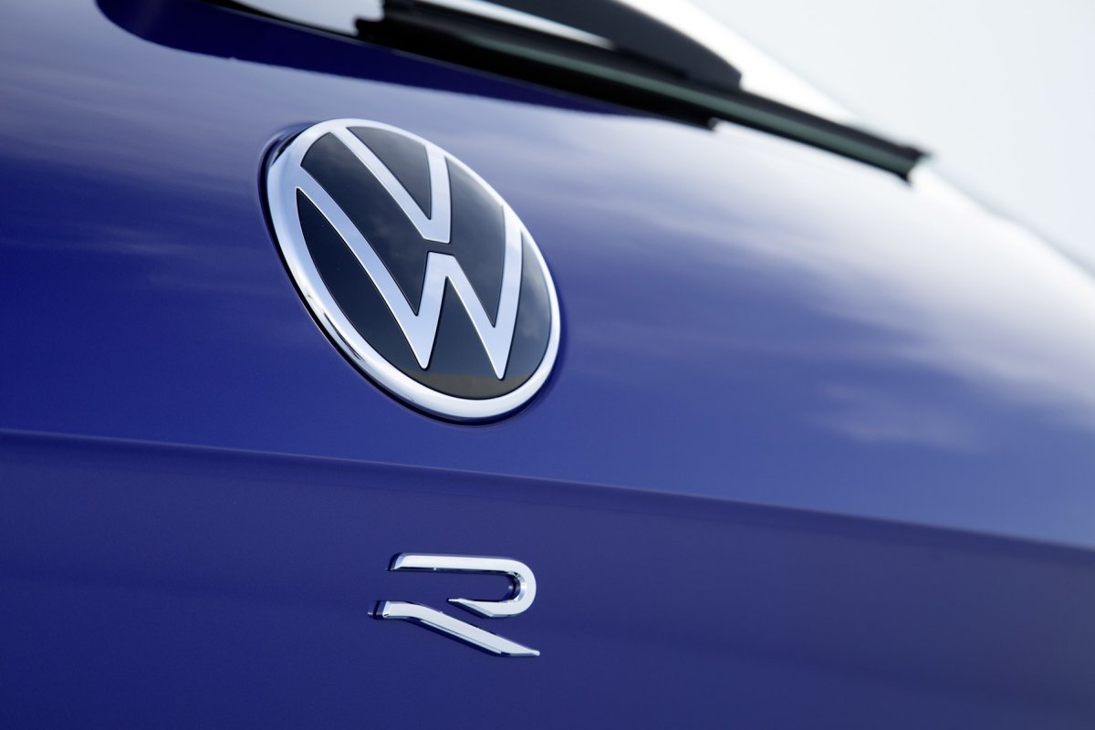 2020-volkswagen-touareg-r-plug-in-hybrid-9
