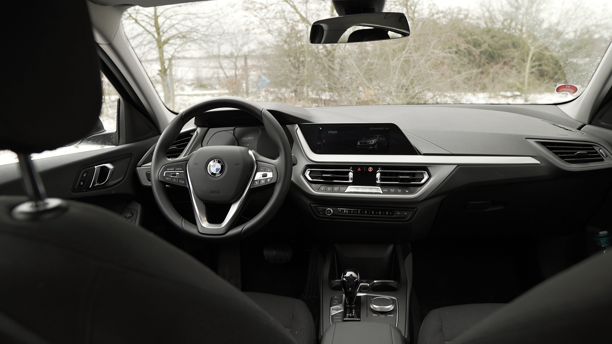 bmw-1-g40-2021-31