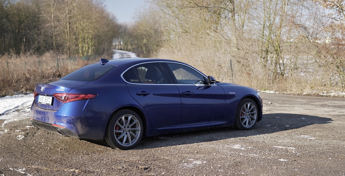 alfa-romeo-giulia-2021-13