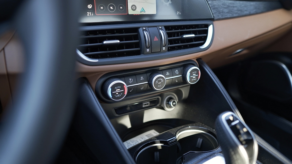 alfa-romeo-giulia-2021-33