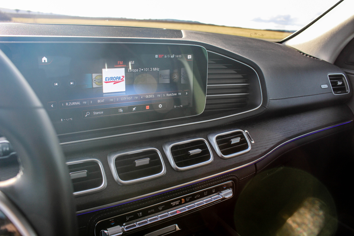 mercedes-benz-gle-2021-18